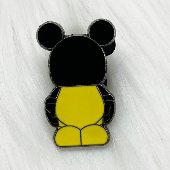 🔮 5/$25 Disney Vinylmation Jr Black And‎ Yellow Pin - Picture 1 of 3
